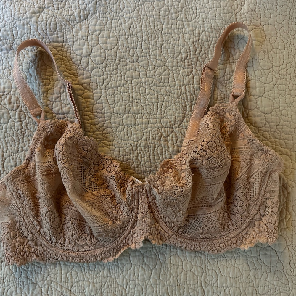 WACOAL Lace Embrace Underwire Bra in Light Pink EUC 34C - Picture 5 of 16